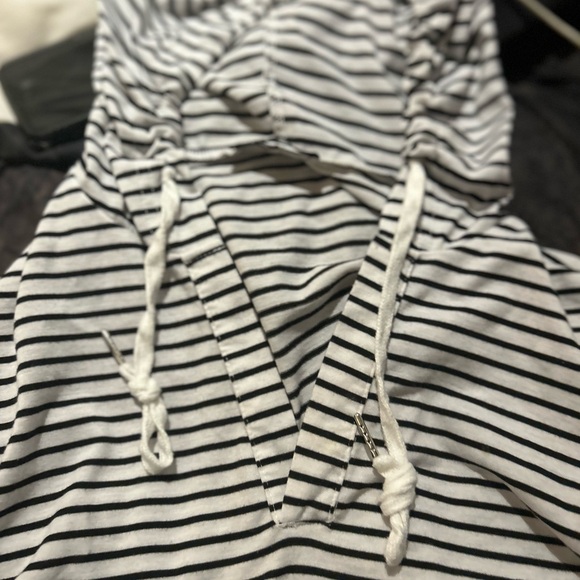 💫SHEIN Women’s Striped Hoodie - Picture 9 of 10